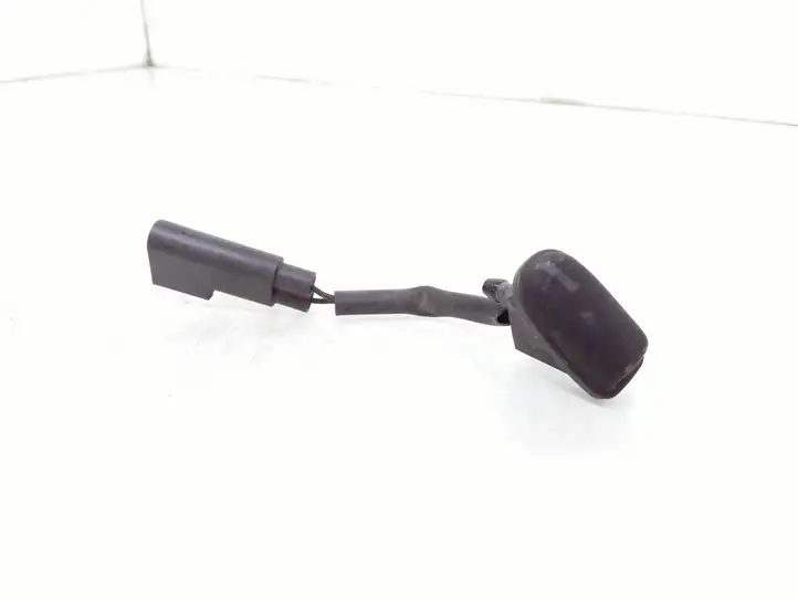 Ford Focus (2011 - 2015) 4M5117666A Форсунка омывателя лобового стекла — фото 1
