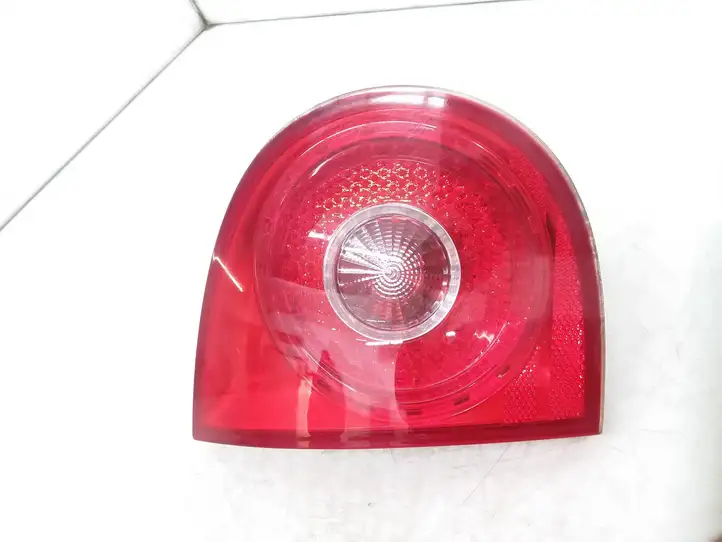 Volkswagen Golf V (2003 - 2009) 1K6945093E Задний фонарь в крышке багажника — фото 1
