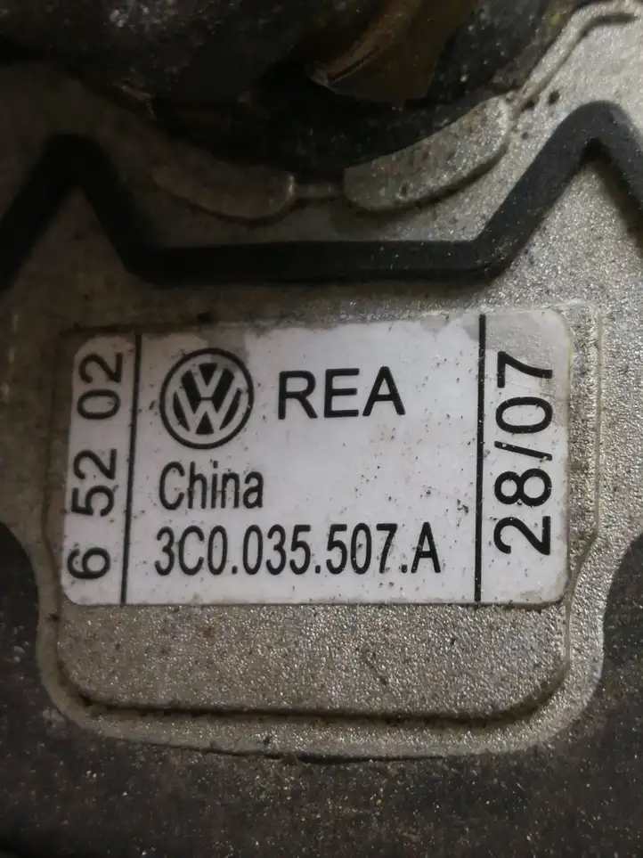 Volkswagen Touran I (2003 - 2010) 3C0035507A Радиоантенна — фото 4
