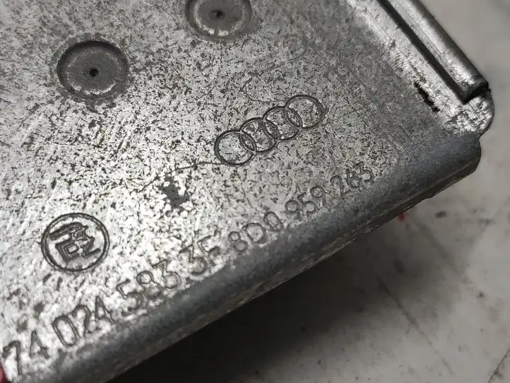 Volkswagen PASSAT B5.5 (2001 - 2005) 8D0959263 Резистор печки — фото 3