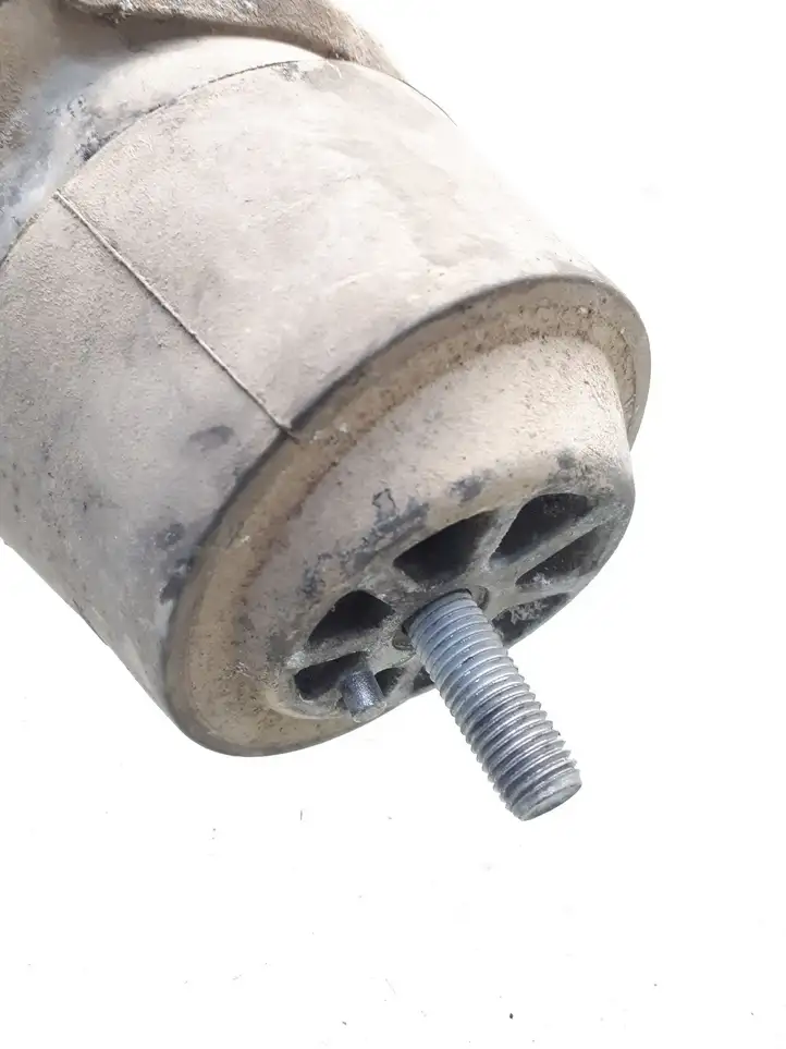 Volkswagen Touareg I (2002 - 2010) 7L6199131C Опора двигателя — фото 2