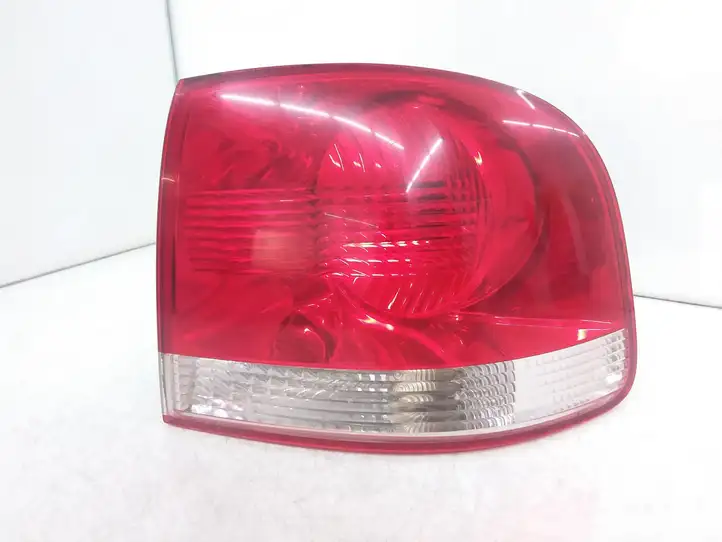 Volkswagen Touareg I (2002 - 2010) 7L6945096K Задний фонарь в кузове — фото 1
