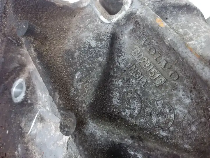 Volvo V70 (2007 - 2013) 30731516 Кронштейн генератора — фото 6