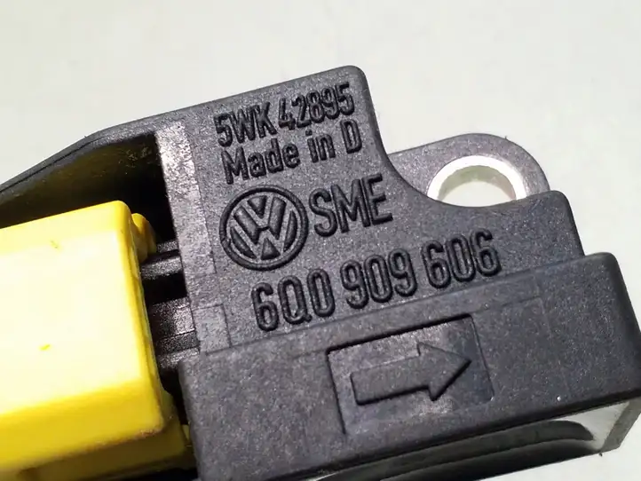 Volkswagen Bora (1998 - 2005) 6Q0909606 Датчик удара SRS — фото 3