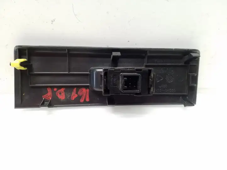 Toyota Corolla Verso AR10 (2004 - 2009) 742310F030 Блок кнопок стеклоподъемников — фото 4