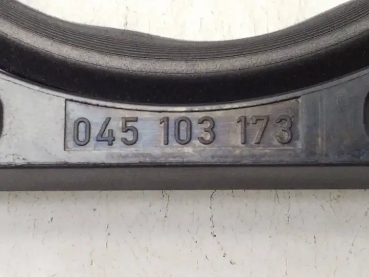 Volkswagen PASSAT B6 (2005 - 2010) 045103173 Другая деталь двигателя — фото 5