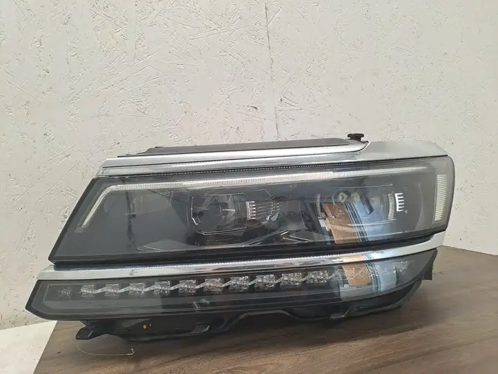 Volkswagen Tiguan (2016 - 2020) 5NB941081A Передняя фара — фото 46