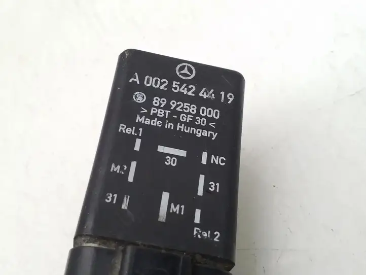 Mercedes-Benz Vito Viano W639 (2003 - 2010) A0025424419 Реле вентилятора охлаждения — фото 5