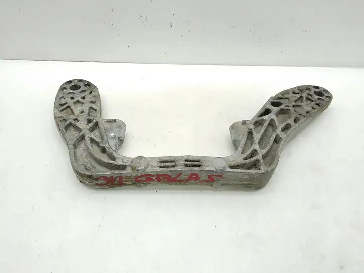 Mercedes-Benz CLA C117,X117,W117 (2013 - 2019) M0014250 Кронштейн заднего редуктора — фото 1