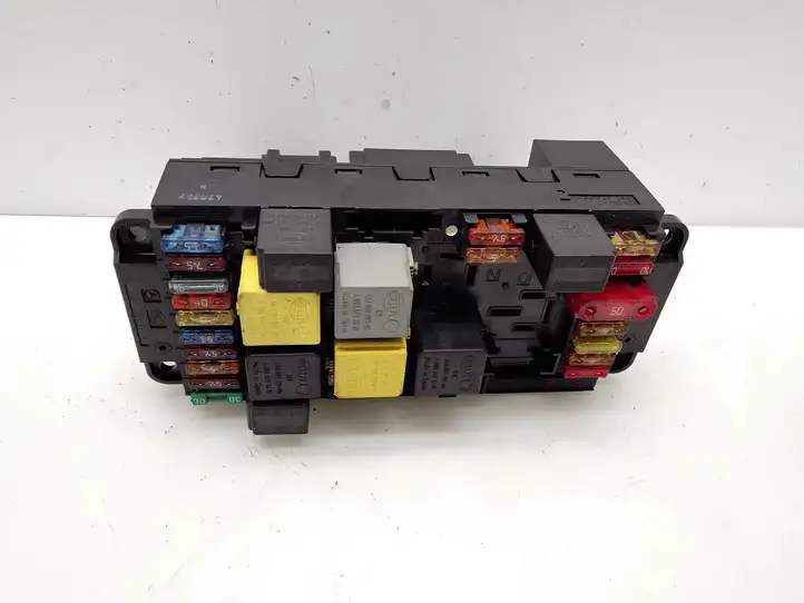 Mercedes-Benz C W203 (2000 - 2007) 2035452801 Блок предохранителей — фото 1