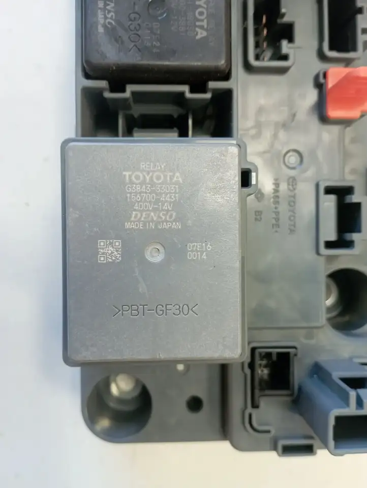 Toyota Sienna XL40 IV (2021 - ) 63570009 Блок предохранителей — фото 9