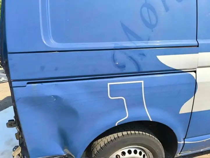 Volkswagen Transporter - Caravelle T5 (2003 - 2009) 7H1843796 Отделка нижней направляющей раздвижной двери — фото 1