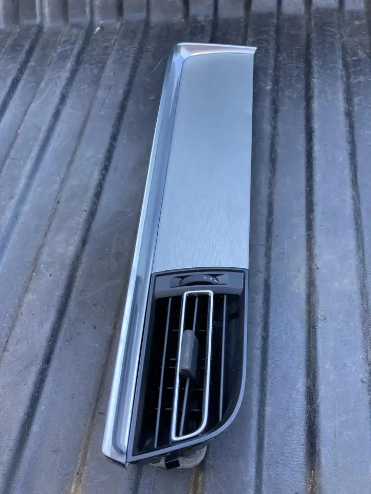 Porsche Macan (95B) (2019 - ) 95B819701H Боковой воздушный дефлектор — фото 6
