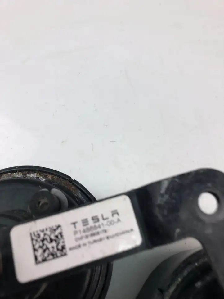 Tesla Model 3 (2017 - 2023) 148684100A Звуковой сигнал — фото 3