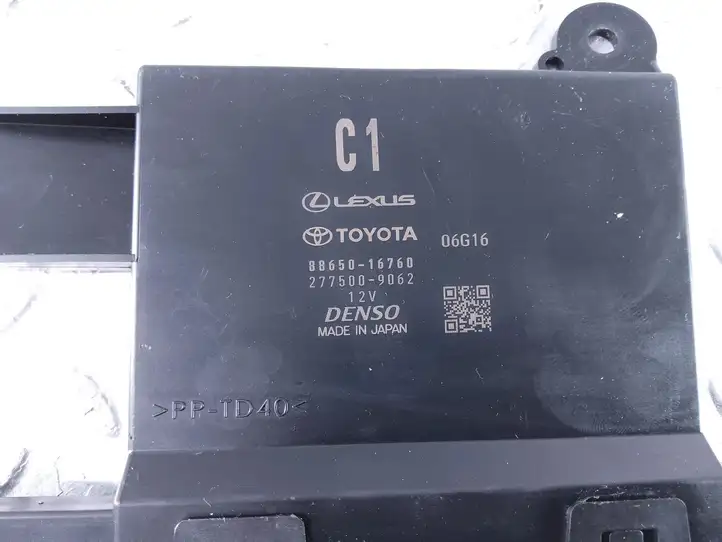 Toyota Corolla Cross (2021 - ) 8865016760 Модуль управления кондиционером — фото 3
