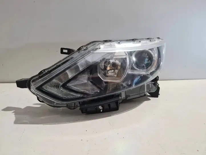 Nissan Qashqai, Qashqai+2 (2014 - 2016) 10018013 Передняя фара — фото 1