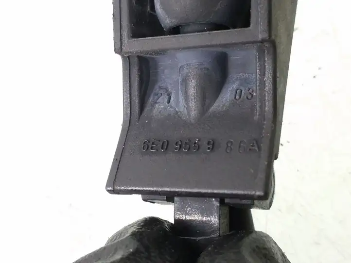 Volkswagen PASSAT B5.5 (2001 - 2005) 8E0955986A Форсунка омывателя лобового стекла — фото 2