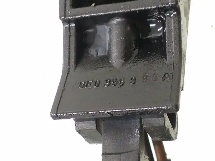 Volkswagen PASSAT B5.5 (2001 - 2005) 8E0955986A Форсунка омывателя лобового стекла — фото 2