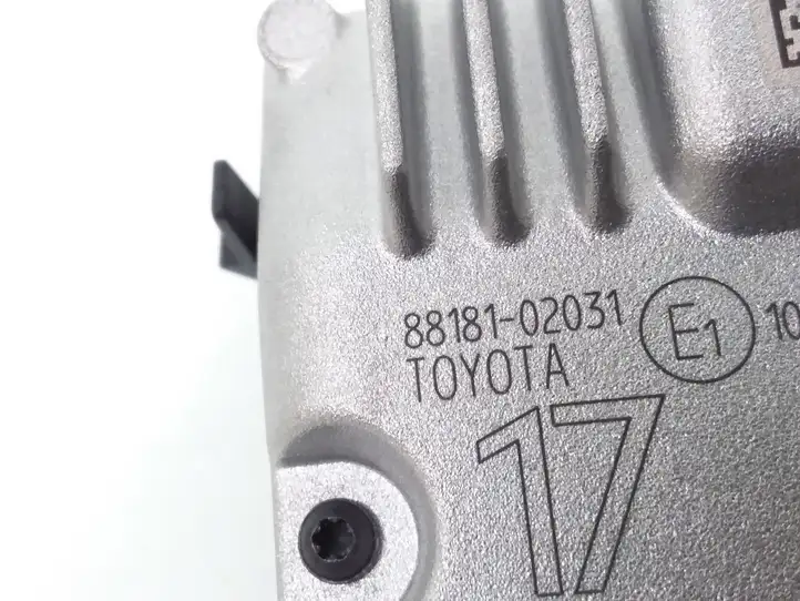 Toyota Auris E180 (2012 - 2018) 8818102031 Камера в лобовом стекле — фото 4