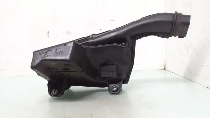 Toyota Auris E180 (2012 - 2018) 177500T010 Детали воздухозаборника — фото 4