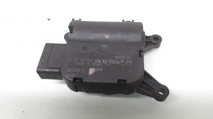 Volkswagen PASSAT B6 (2005 - 2010) 1K0907511D Двигатель задвижки потока воздуха — фото 1
