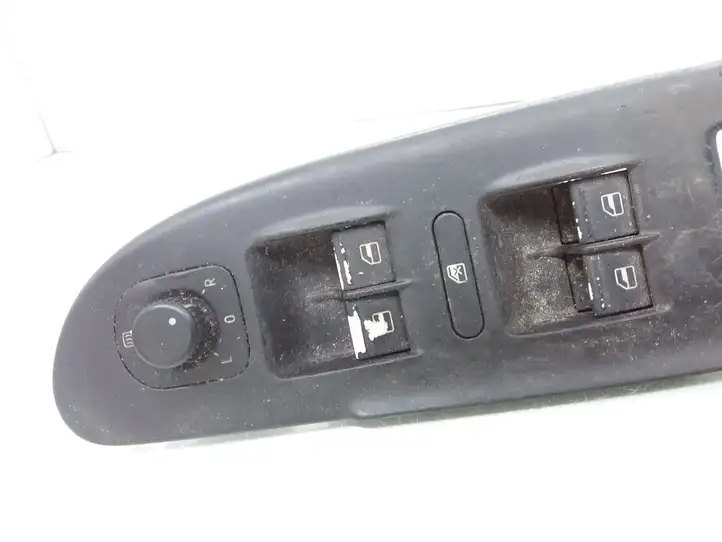 Volkswagen PASSAT B6 (2005 - 2010) 1K4959857 Блок кнопок стеклоподъемников — фото 4