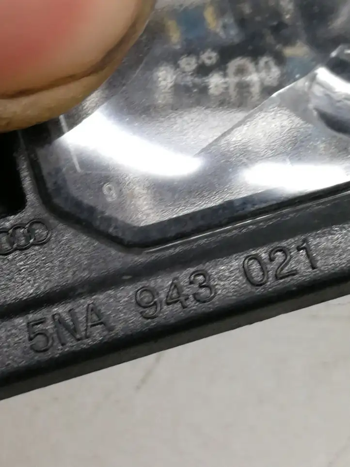 Skoda Fabia Mk3 (NJ) (2015 - 2021) 5NA943021 Подсветка номера — фото 4