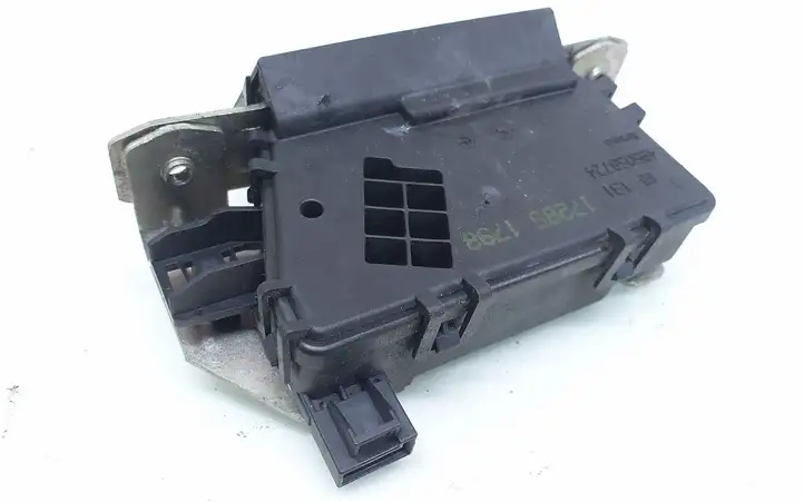 Opel Zafira B (2006 - 2008) 131495058724 Замок крышки багажника — фото 2