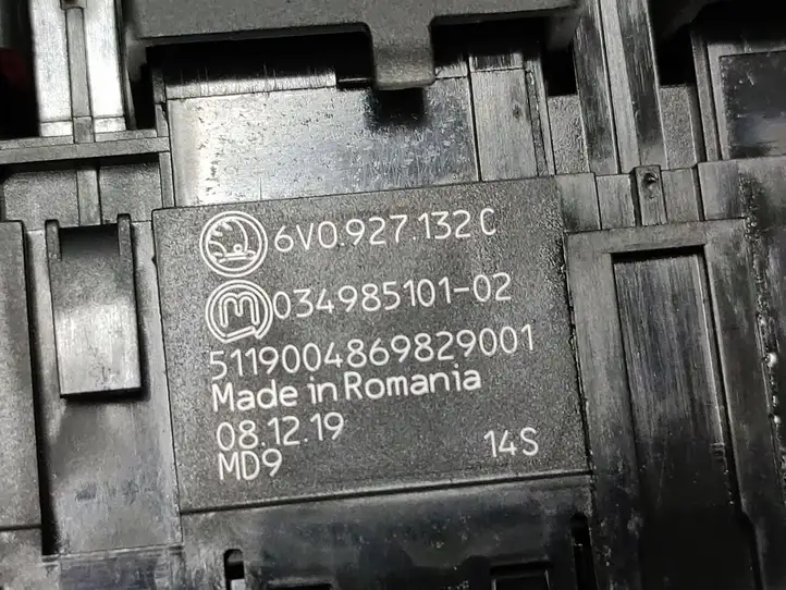 Skoda Fabia Mk3 (NJ) (2015 - 2021) 6V0927132C Включатель аварийных фонарей — фото 4