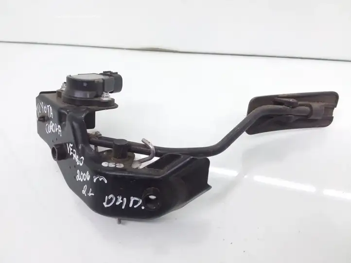 Toyota Corolla Verso AR10 (2004 - 2009) 8928152021 Педаль акселератора — фото 2