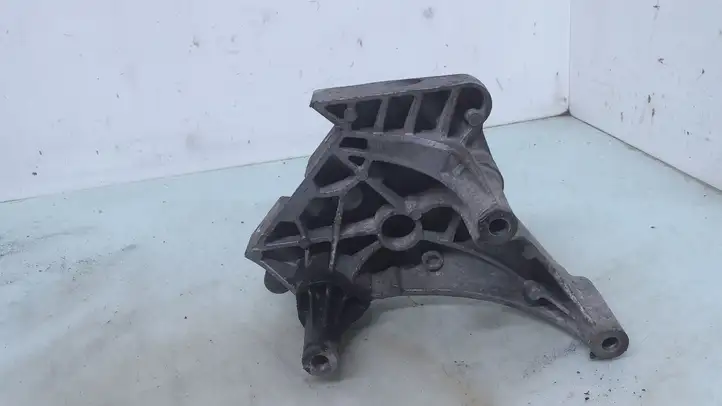 Volkswagen PASSAT B6 (2005 - 2010) 03G199207G Кронштейн двигателя — фото 3