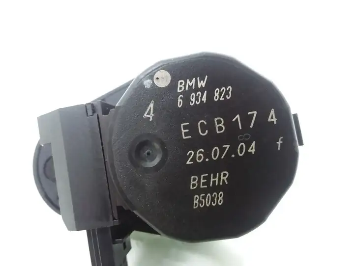 BMW 3 E46 (1998 - 2005) 6934823 Двигатель задвижки потока воздуха — фото 3