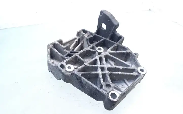 Audi A4 S4 B6 8E 8H (2000 - 2006) 038260885C Кронштейн генератора — фото 3