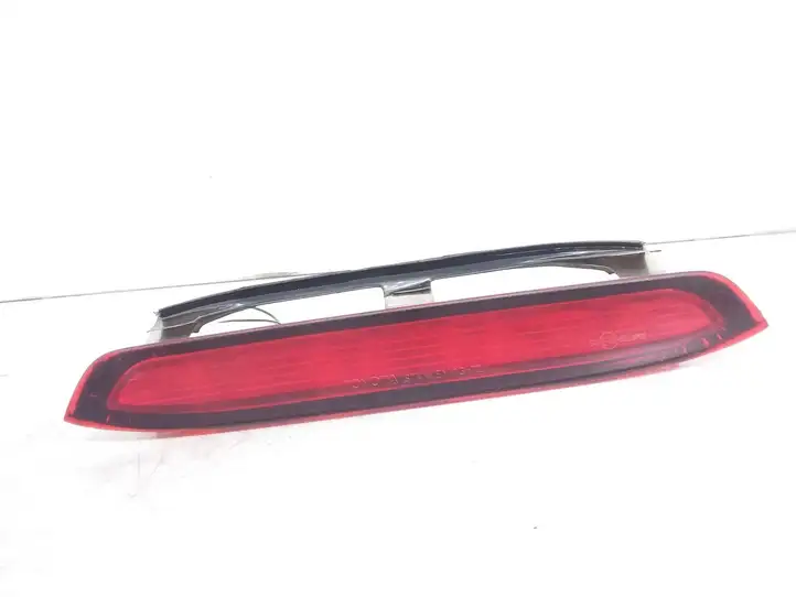 Toyota Corolla Verso E121 (2001 - 2004) P1844 Дополнительный стоп фонарь — фото 1
