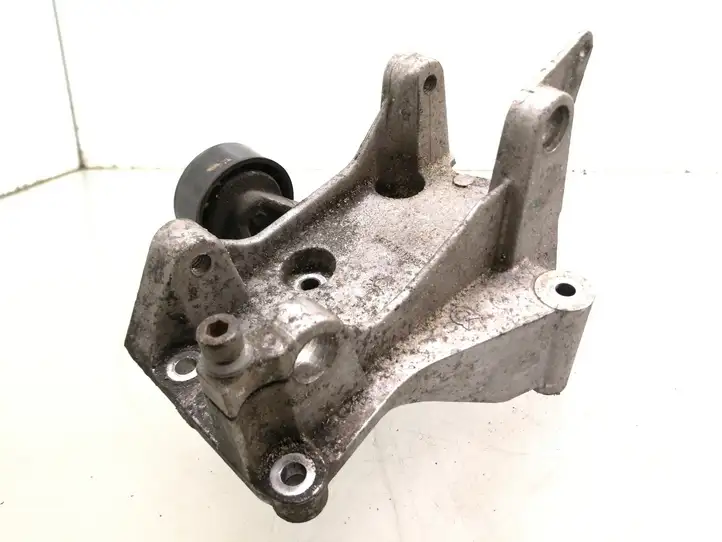 Peugeot 307 CC (2001 - 2005) 9636301380 Кронштейн генератора — фото 4