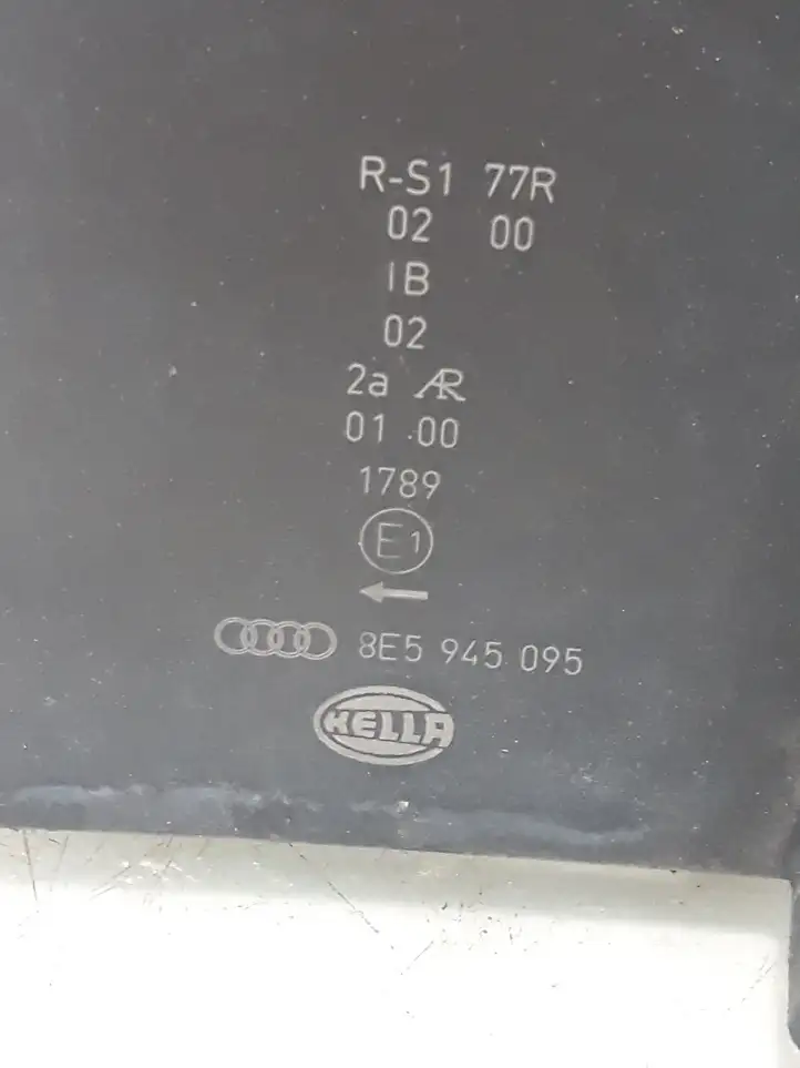 Audi A4 S4 B7 8E 8H (2004 - 2009) 8E5945095 Задний фонарь в кузове — фото 2
