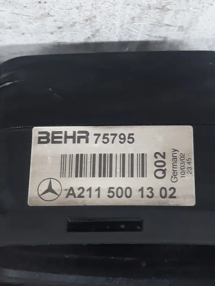 Mercedes-Benz E W211 (2002 - 2009) A2115001302 Радиатор охлаждающей жидкости двигателя — фото 3