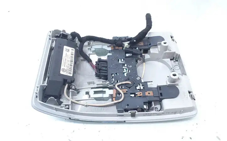 Audi A4 S4 B7 8E 8H (2004 - 2009) 8E0947135A Передняя подсветка — фото 3