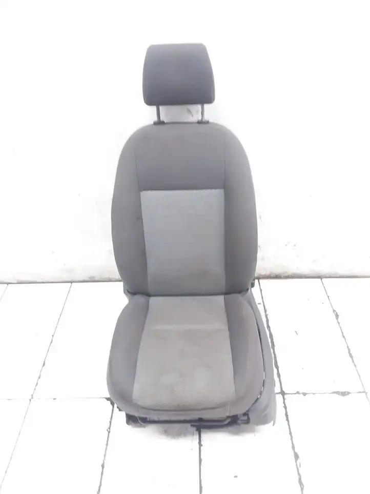Ford Focus (2005 - 2008) 3M5T14B723 Переднее сиденье водителя — фото 1