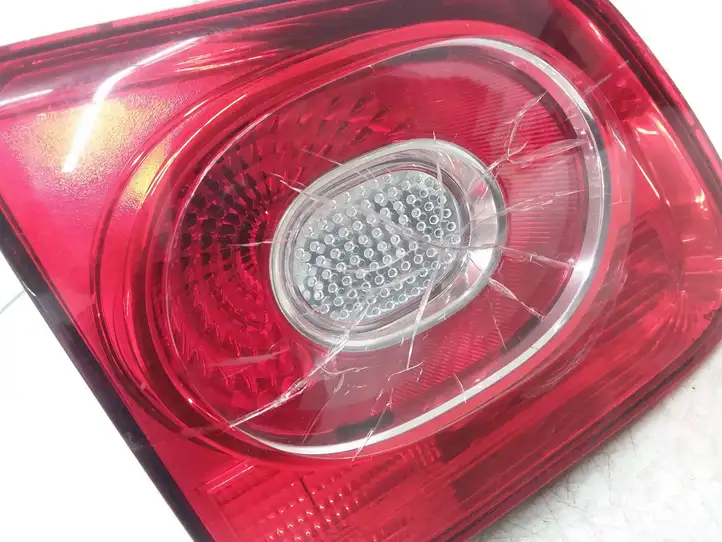 Volkswagen Tiguan (2007 - 2011) 5N0945093B Задний фонарь в крышке багажника — фото 4
