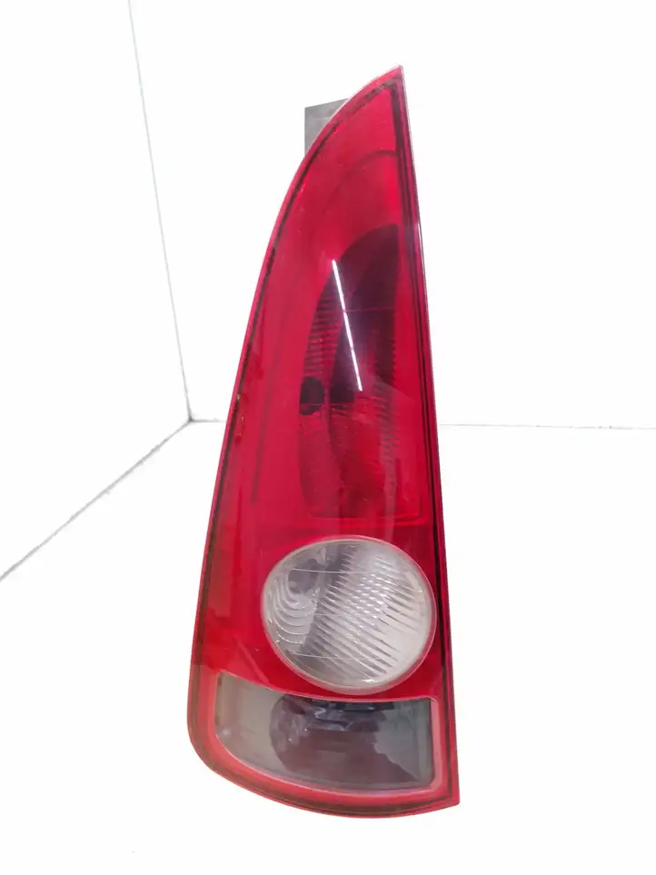 Renault Espace - Grand espace IV (2004 - 2014) 8200027153 Задний фонарь в кузове — фото 1