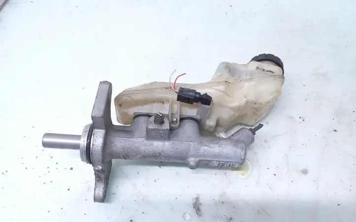 Toyota Corolla E120 E130 (2004 - 2007) 744712514 Главный тормозной цилиндр — фото 2