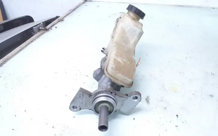 Toyota Corolla E120 E130 (2004 - 2007) 744712514 Главный тормозной цилиндр — фото 4