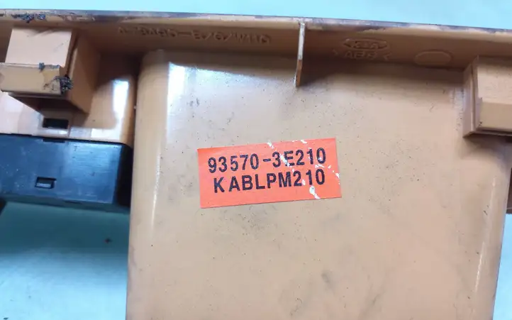 Kia Sorento (2002 - 2006) 935703E210 Кнопка стеклоподъемников — фото 6