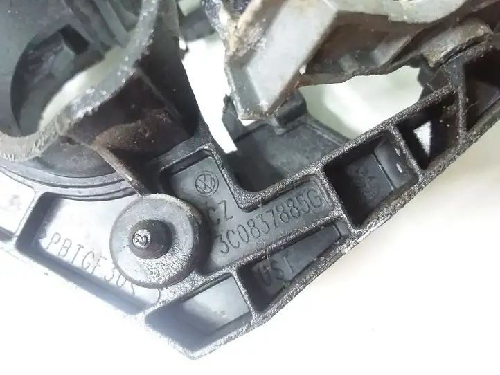 Volkswagen PASSAT B6 (2005 - 2010) 3C0837885G Крепление наружной ручки задней двери — фото 3