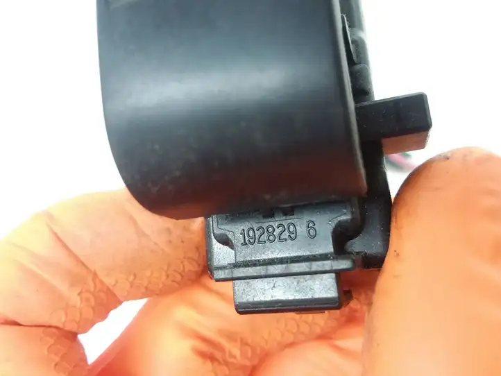 Toyota Yaris (2005 - 2009) 1928296 Блок кнопок стеклоподъемников — фото 3