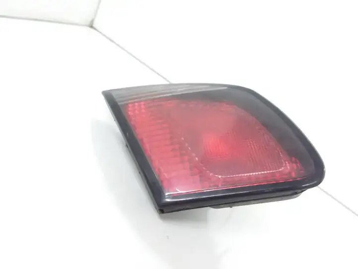 Nissan Primera (2000 - 2001) 265559F510 Задний фонарь в крышке багажника — фото 1