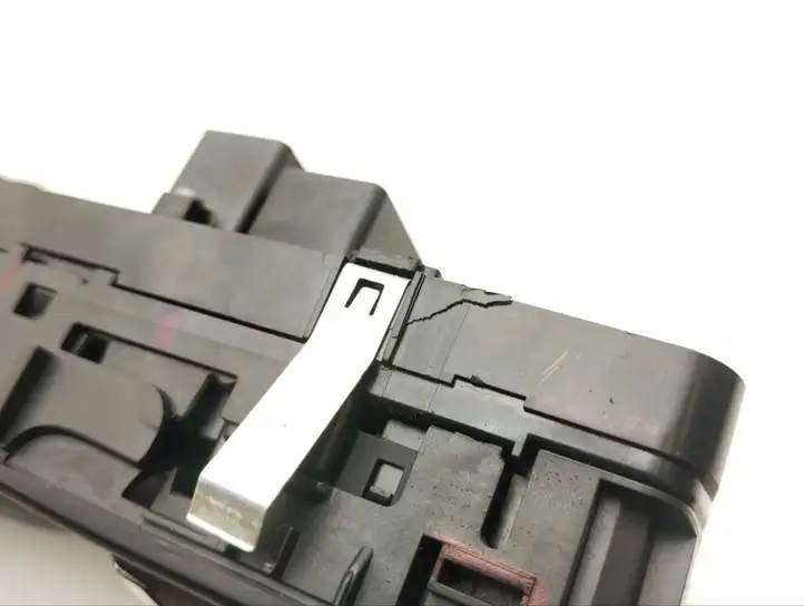 Maserati Quattroporte (2012 - 2016) 670019819 Кнопка стеклоподъемников — фото 2