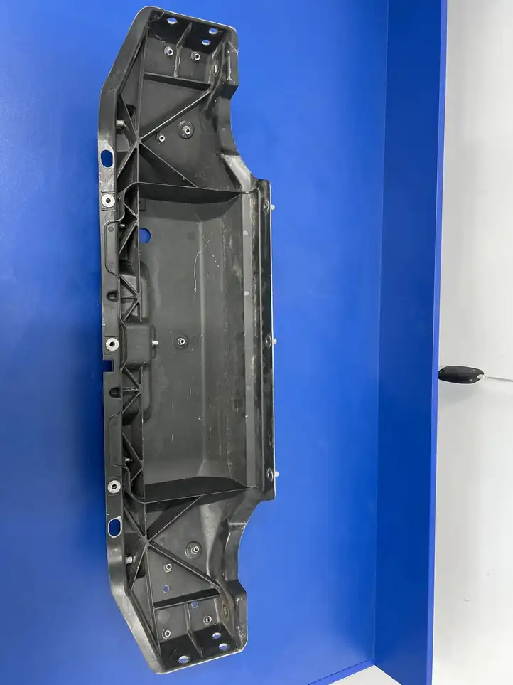 Tesla Model X (2015 - 2021) Кронштейн панели радиатора — фото 3