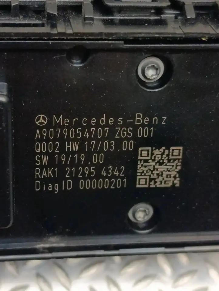 Mercedes-Benz Sprinter W907 W910 (2018 - ) A9079054707 Блок кнопок стеклоподъемников — фото 5